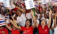 Thailande : le parti Puea Thai conteste la décision de la Cour constitutionnelle